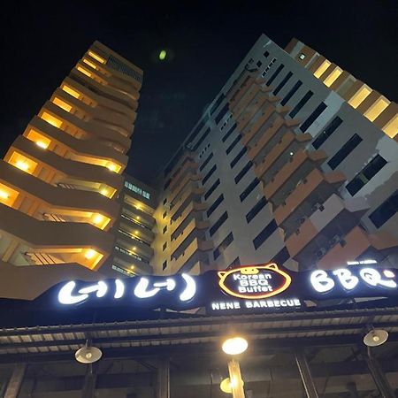 Mall Suites Hotel Банкок Екстериор снимка