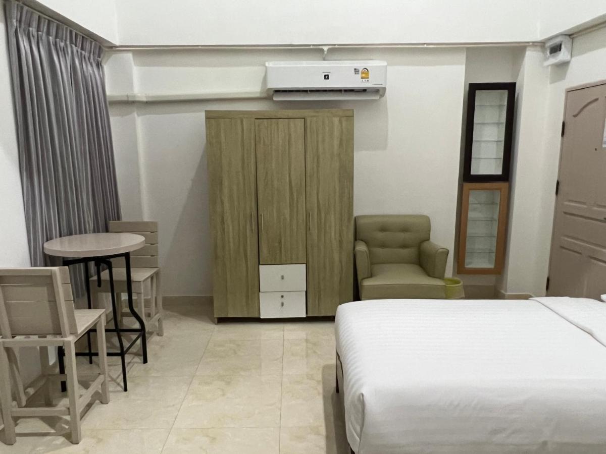 Mall Suites Hotel Банкок Екстериор снимка