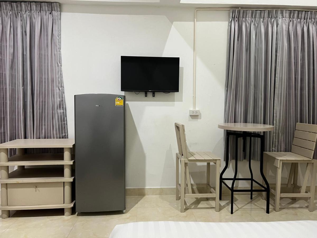 Mall Suites Hotel Банкок Екстериор снимка