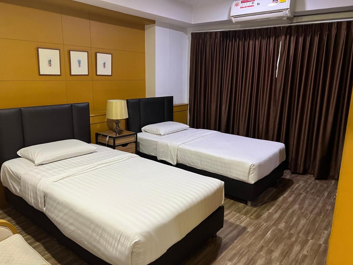 Mall Suites Hotel Банкок Екстериор снимка