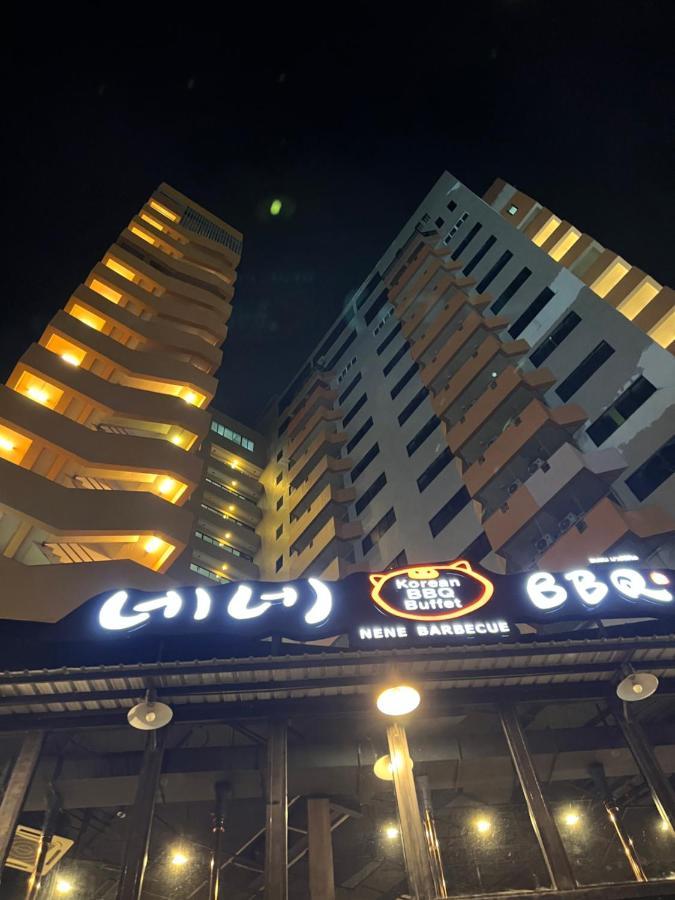 Mall Suites Hotel Банкок Екстериор снимка
