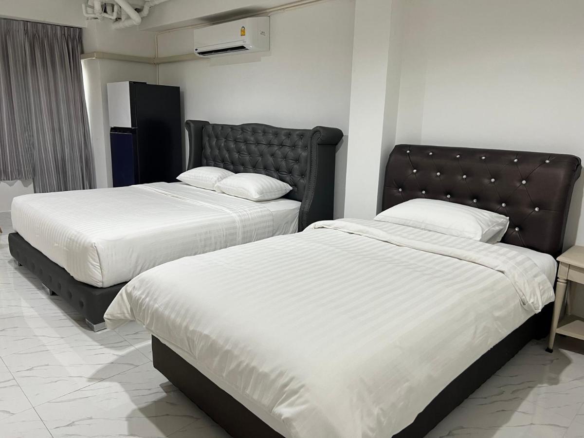 Mall Suites Hotel Банкок Екстериор снимка