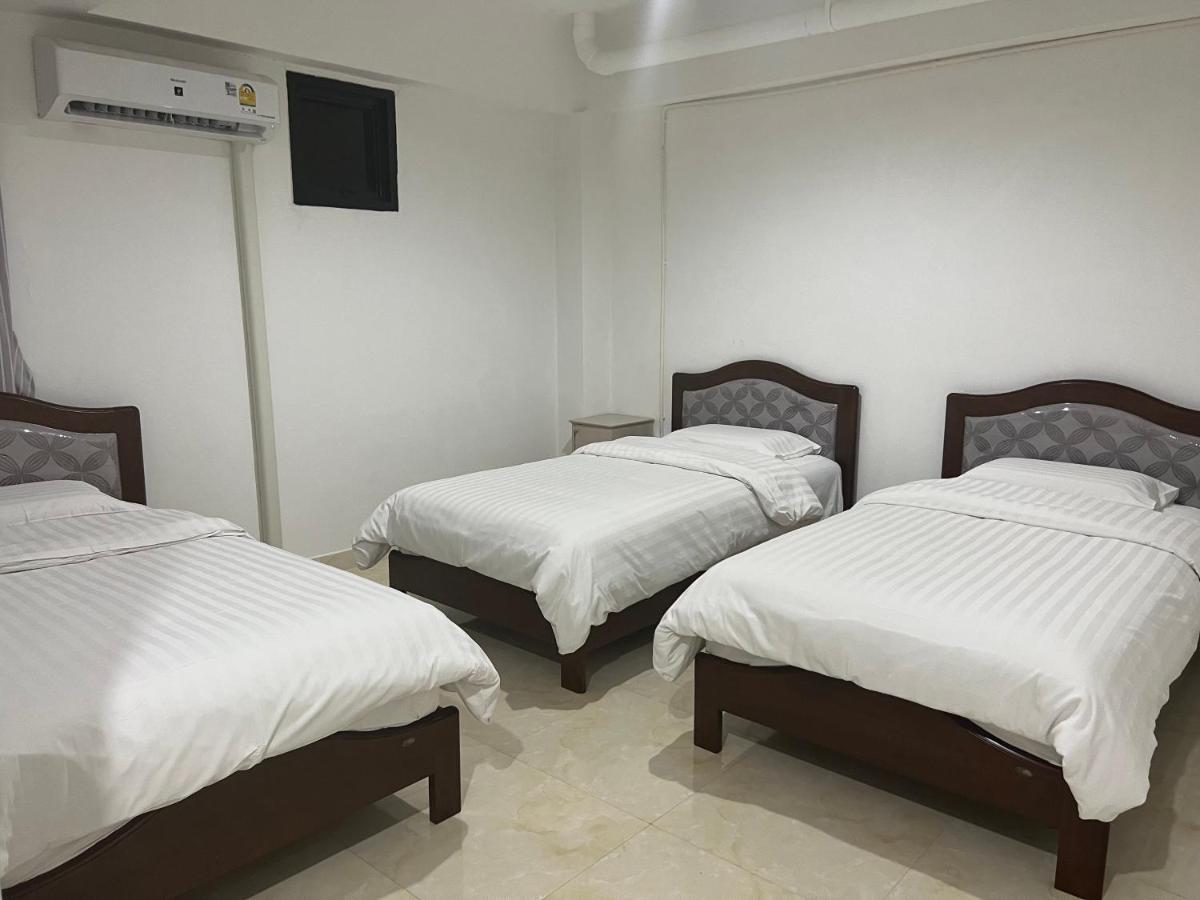 Mall Suites Hotel Банкок Екстериор снимка