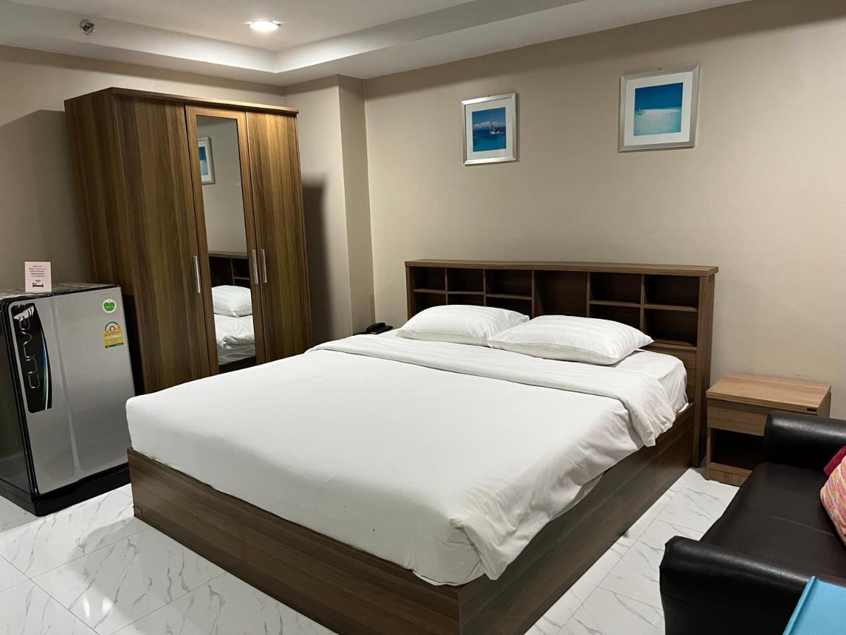Mall Suites Hotel Банкок Екстериор снимка