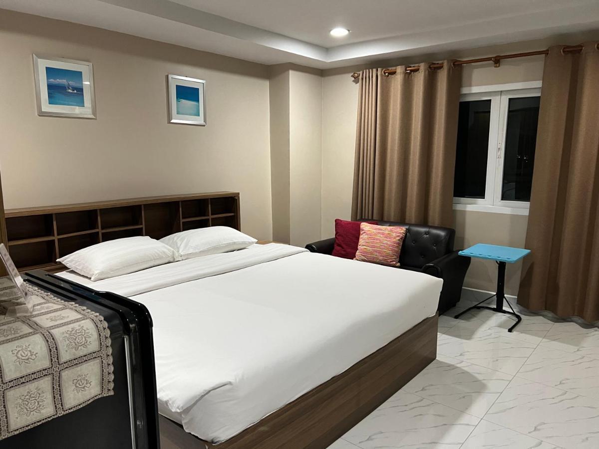 Mall Suites Hotel Банкок Екстериор снимка