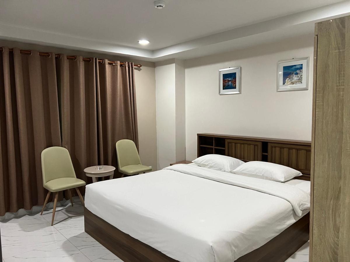 Mall Suites Hotel Банкок Екстериор снимка