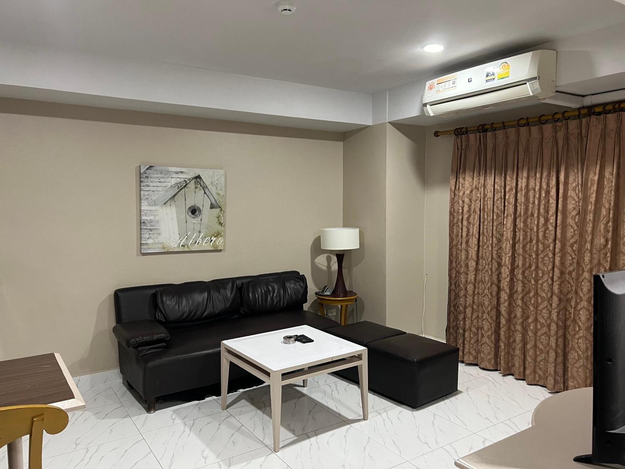 Mall Suites Hotel Банкок Екстериор снимка