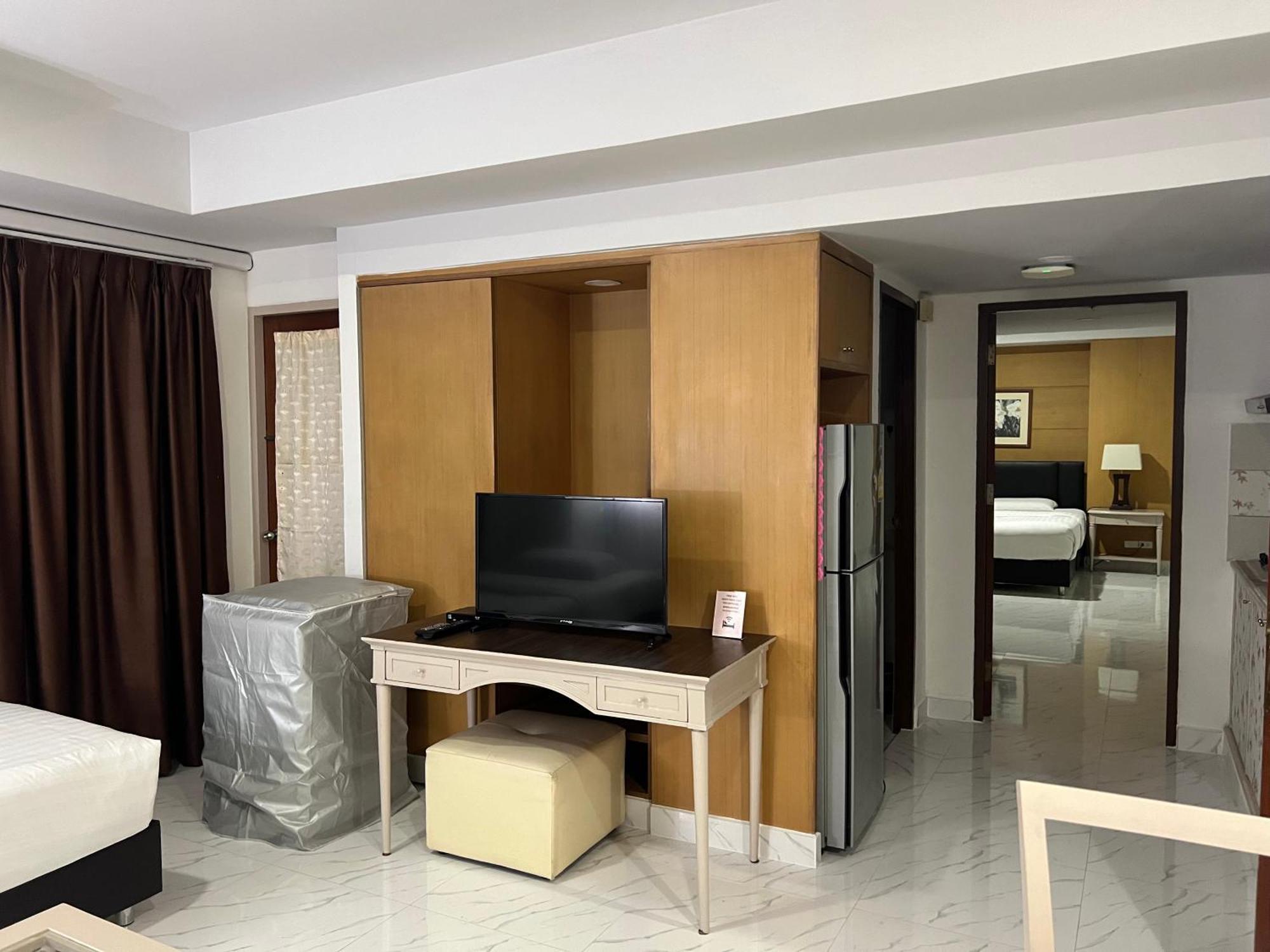 Mall Suites Hotel Банкок Екстериор снимка