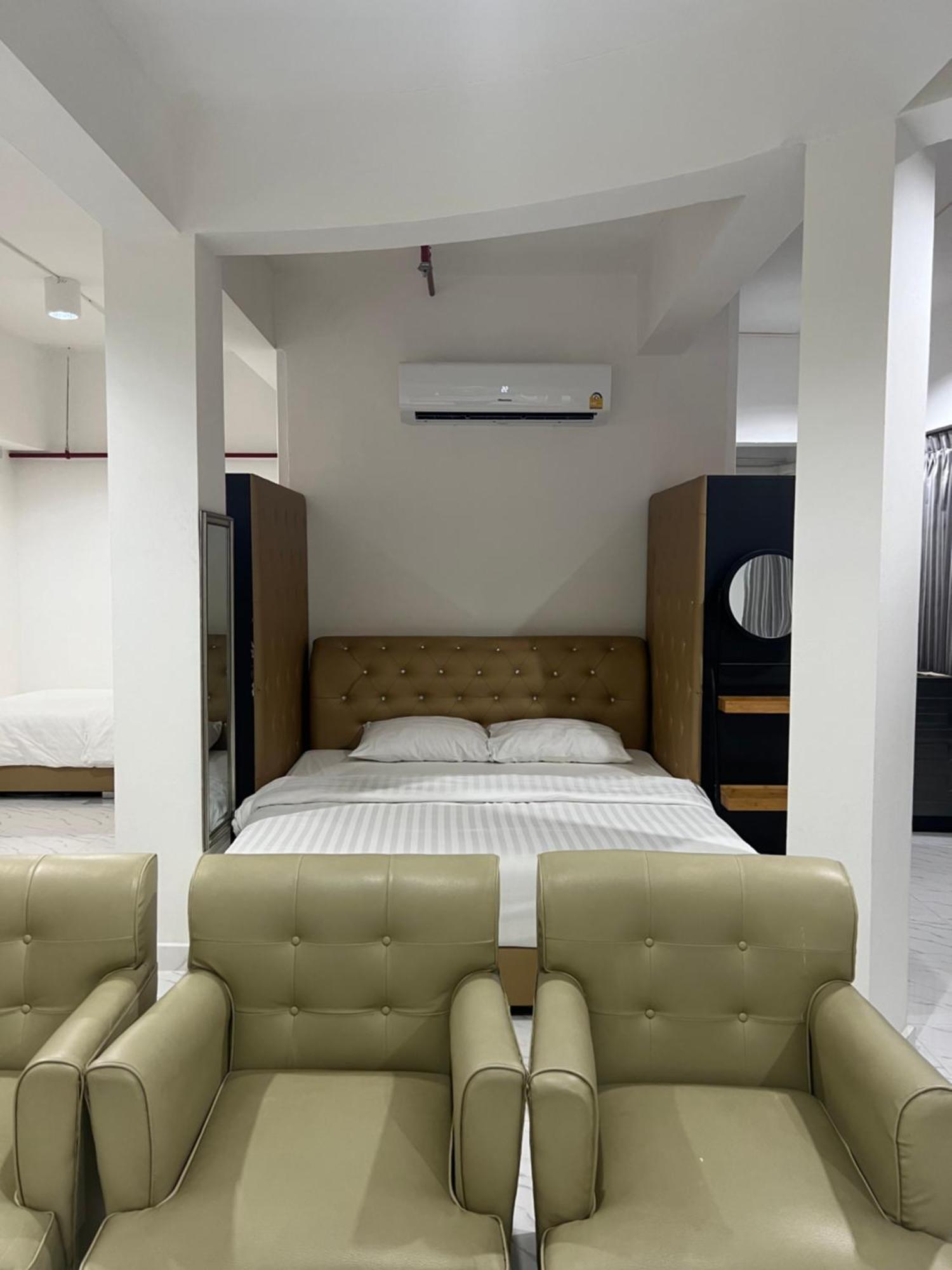 Mall Suites Hotel Банкок Екстериор снимка