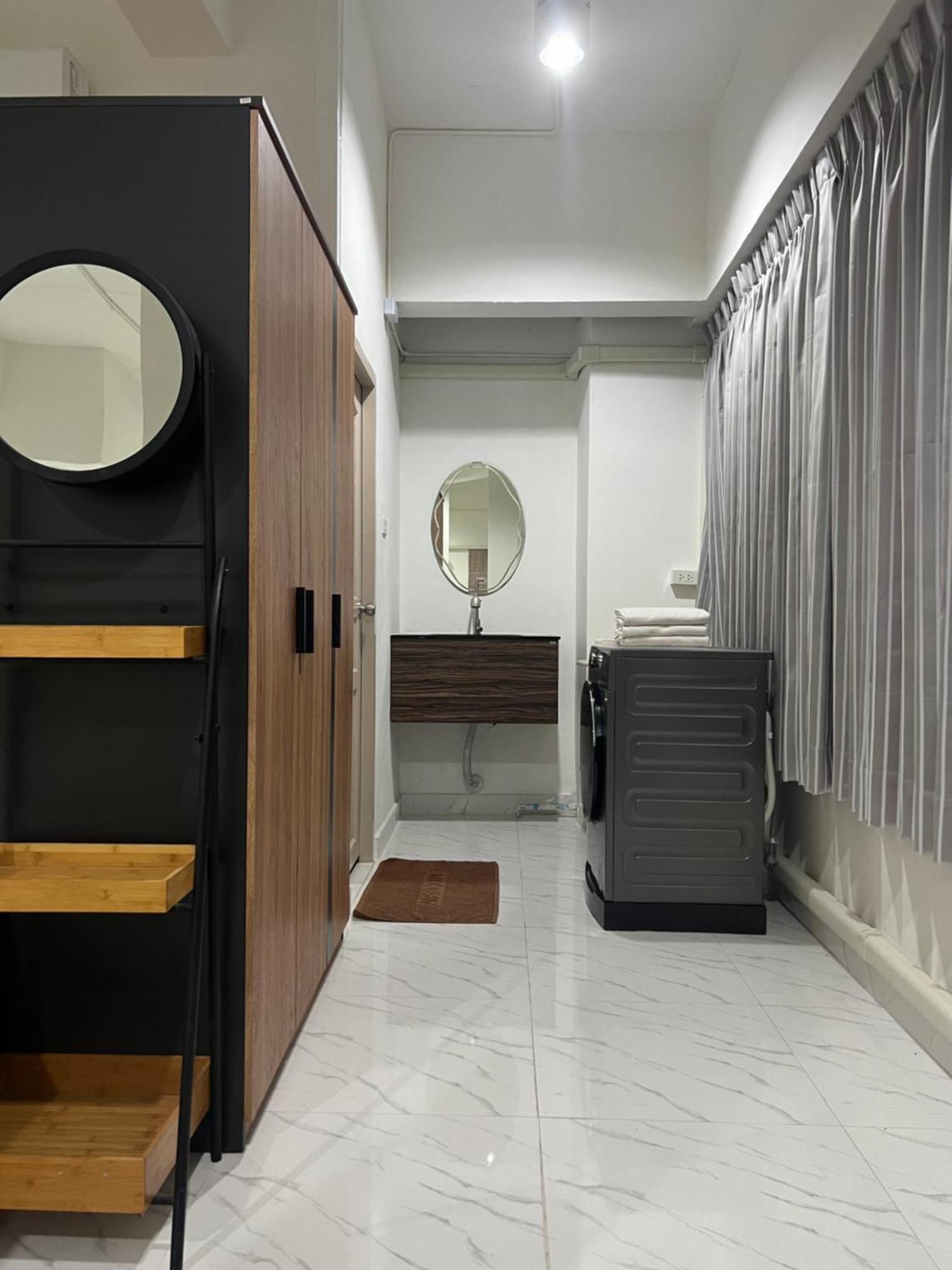 Mall Suites Hotel Банкок Екстериор снимка