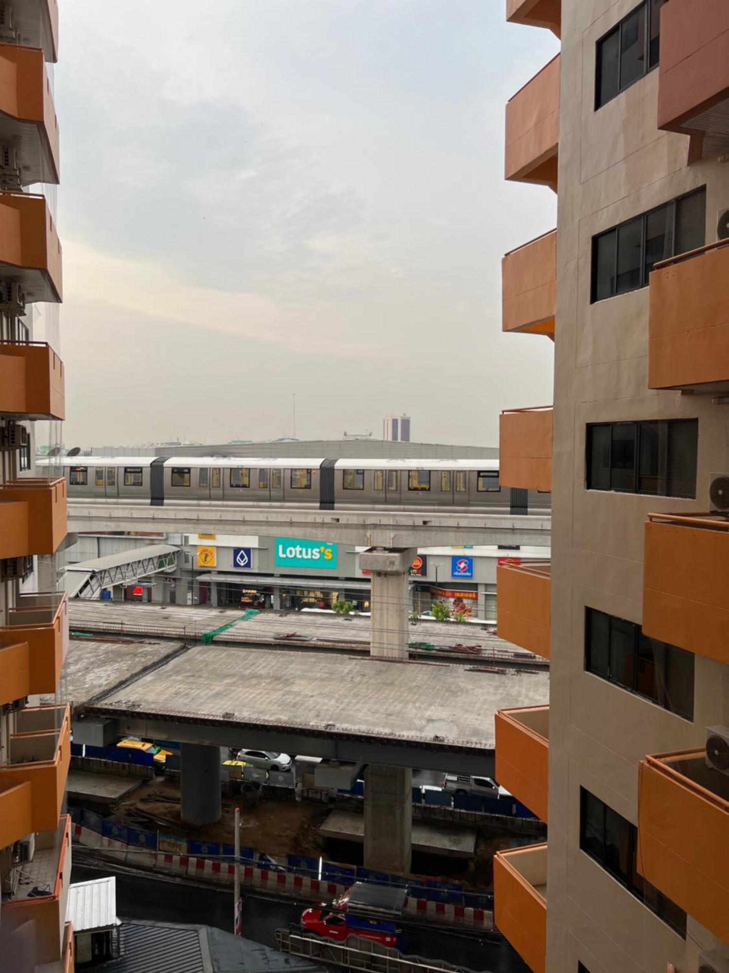 Mall Suites Hotel Банкок Екстериор снимка