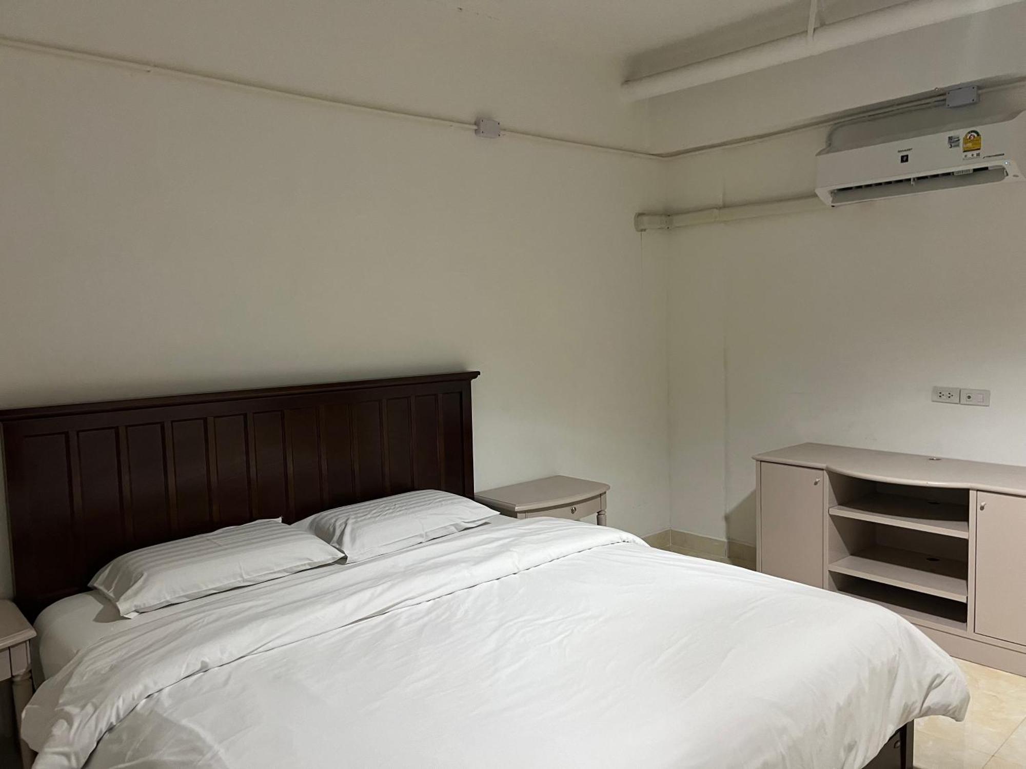 Mall Suites Hotel Банкок Екстериор снимка