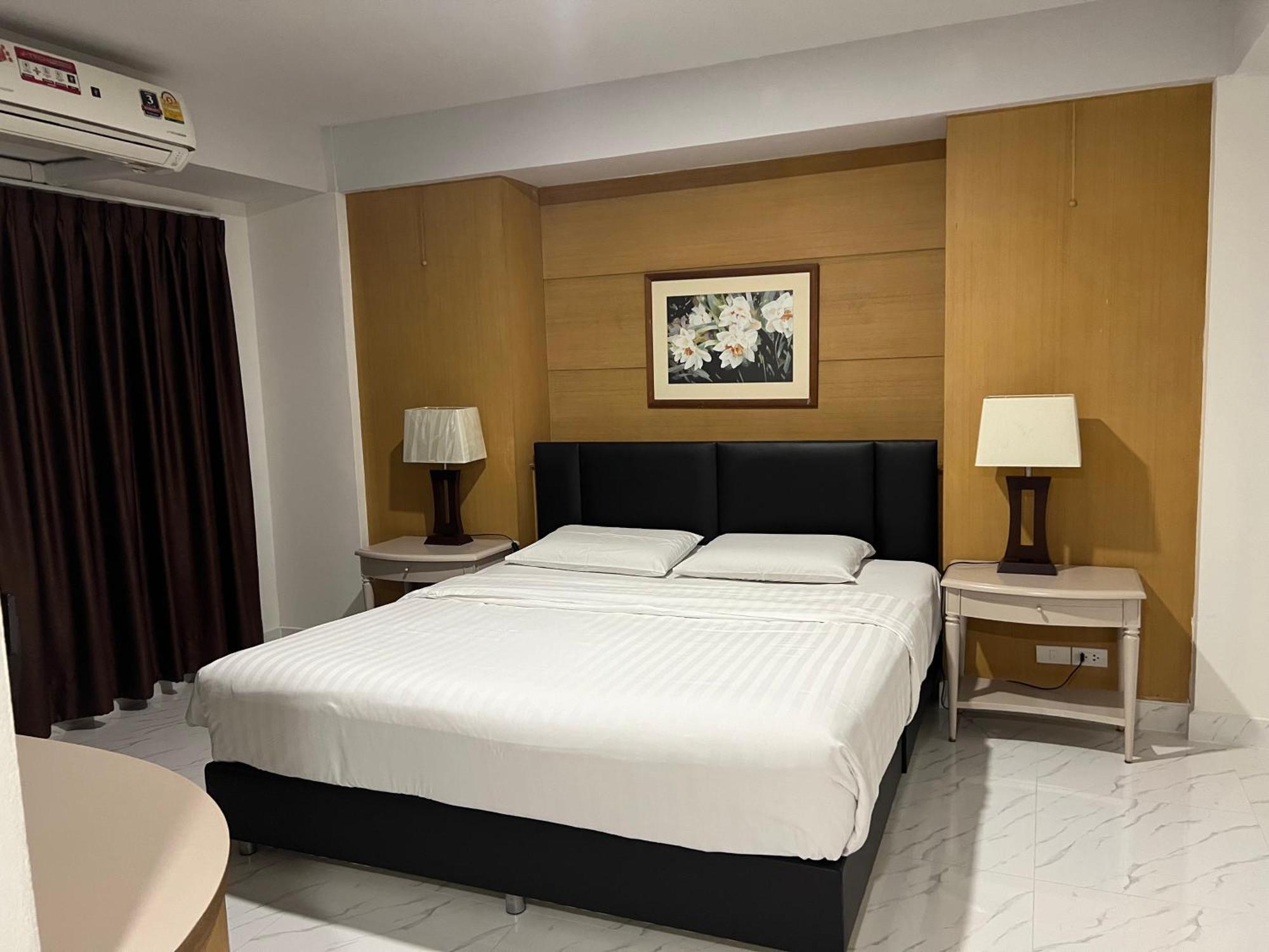 Mall Suites Hotel Банкок Екстериор снимка