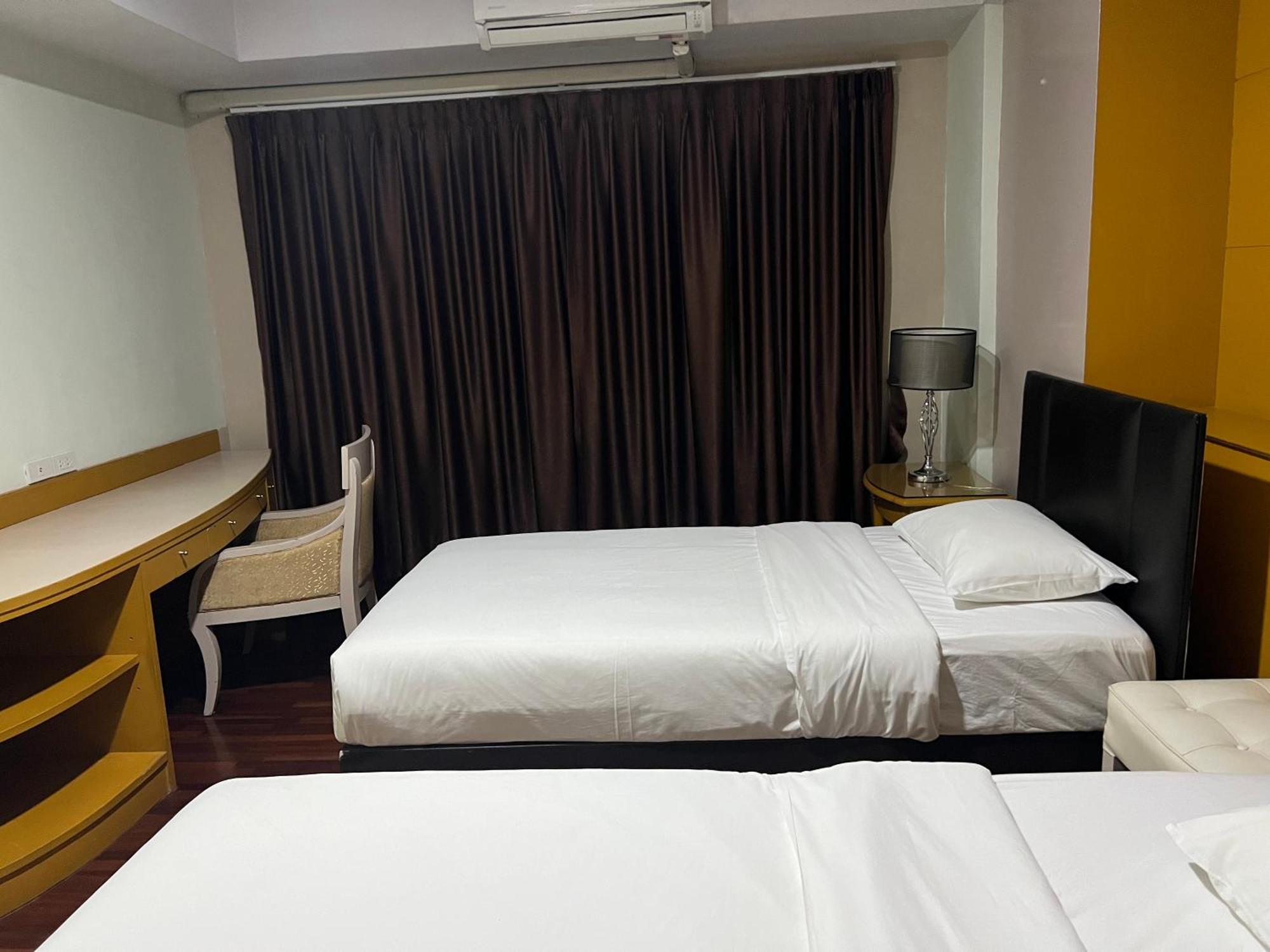 Mall Suites Hotel Банкок Екстериор снимка