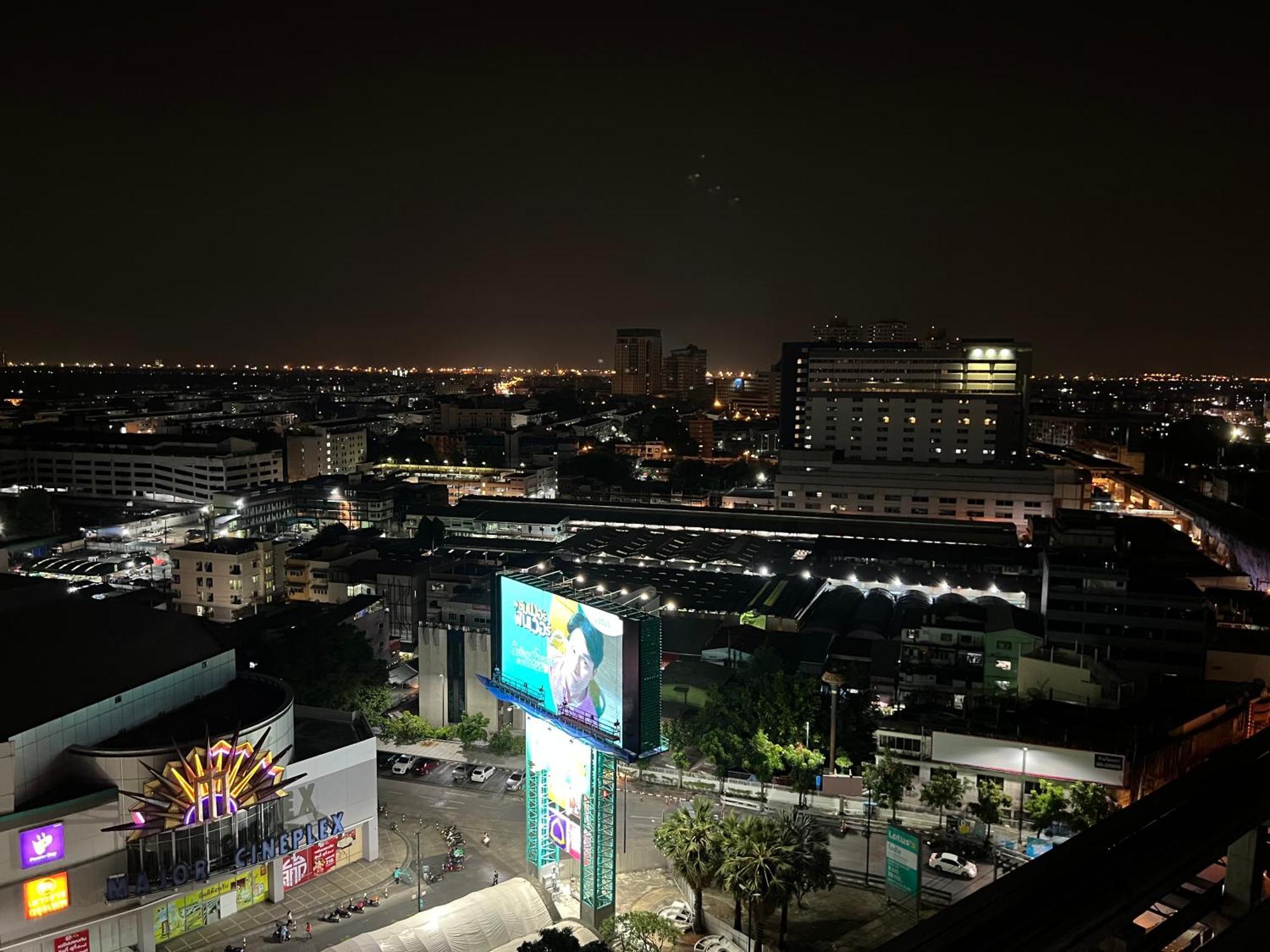 Mall Suites Hotel Банкок Екстериор снимка