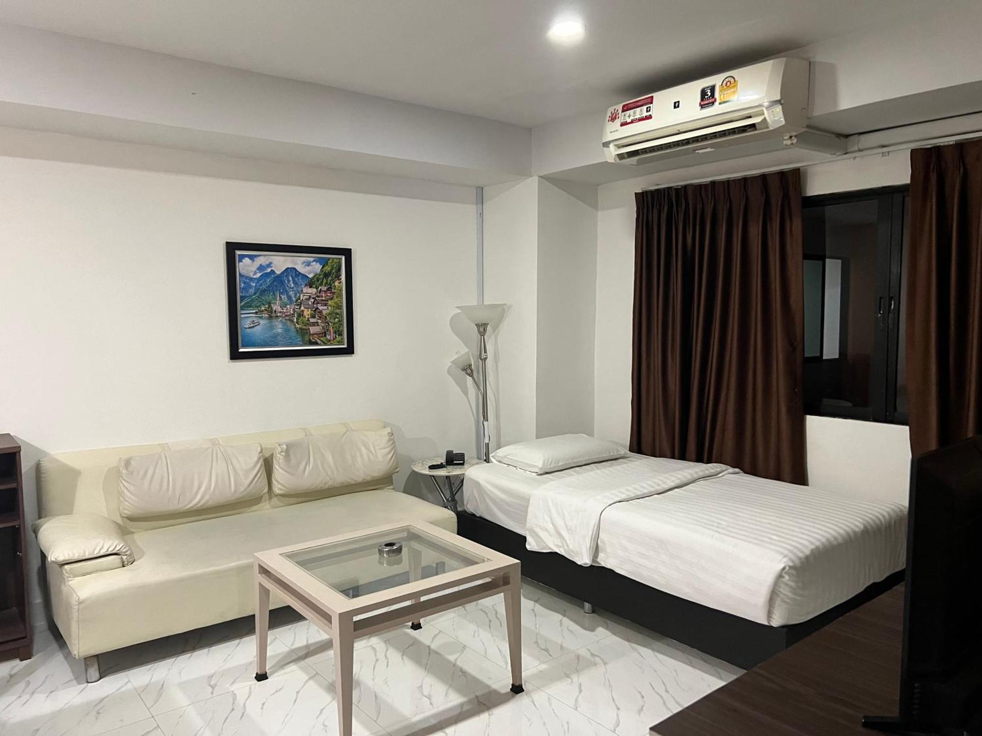Mall Suites Hotel Банкок Екстериор снимка