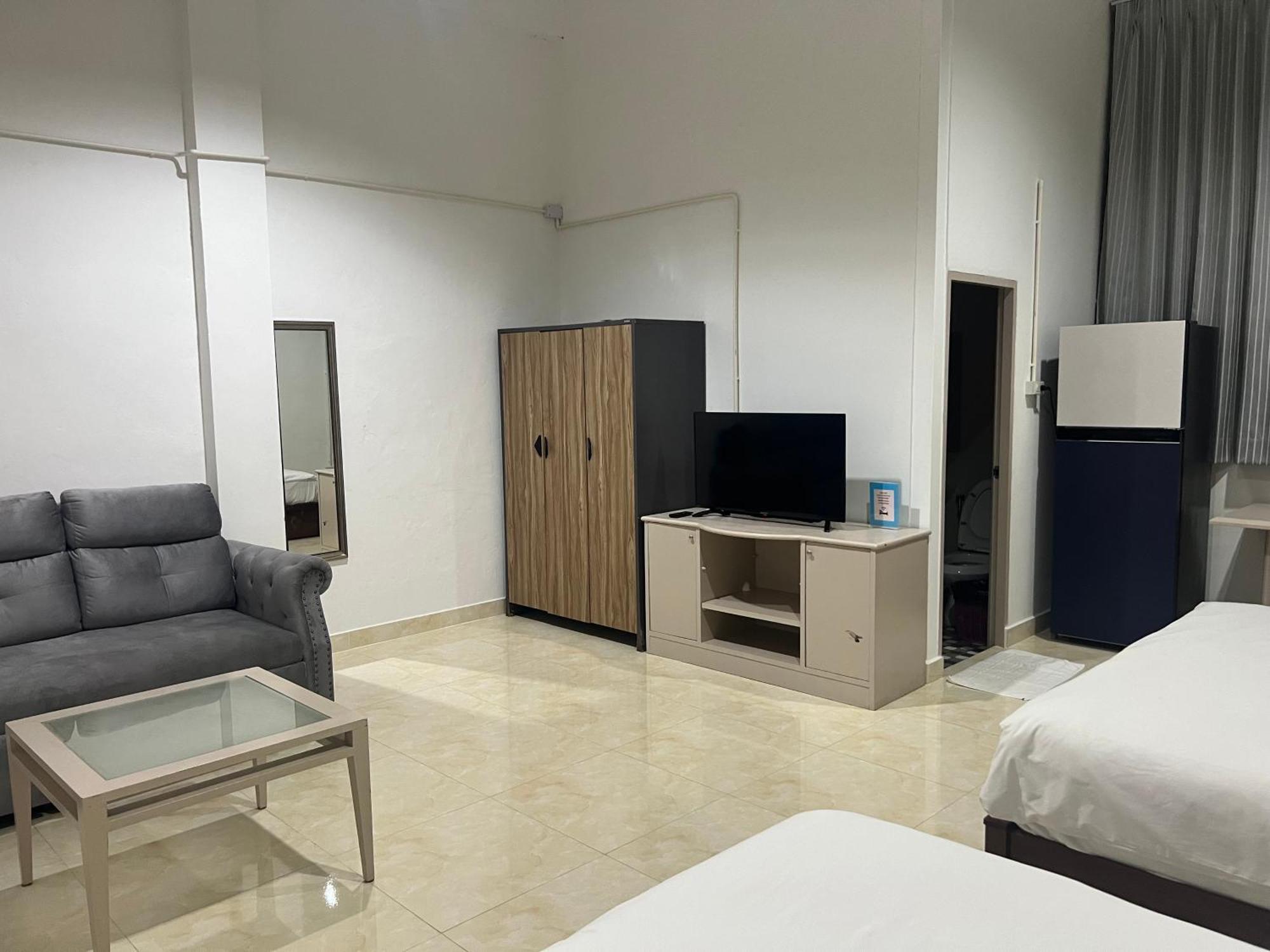 Mall Suites Hotel Банкок Екстериор снимка