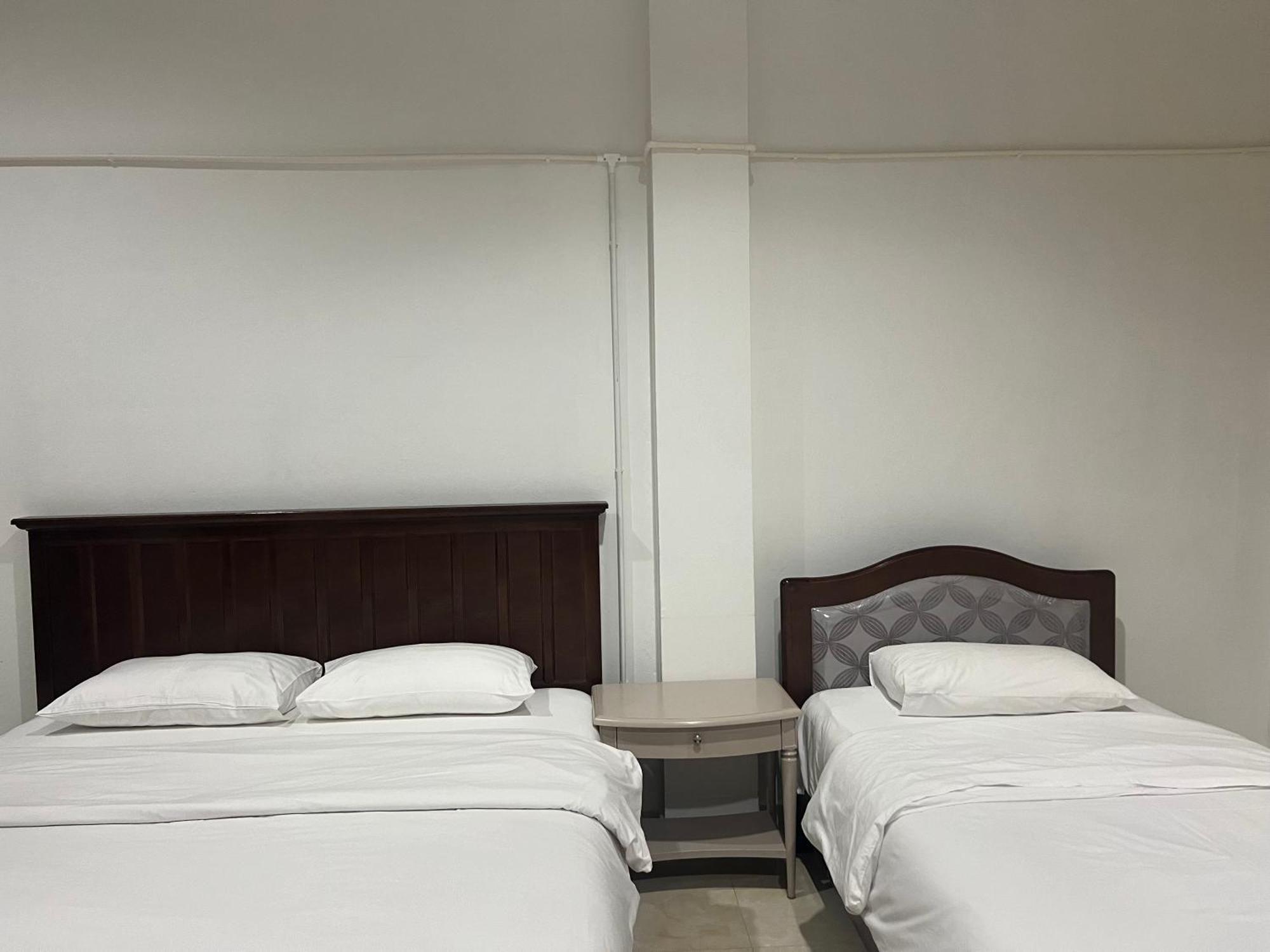 Mall Suites Hotel Банкок Екстериор снимка