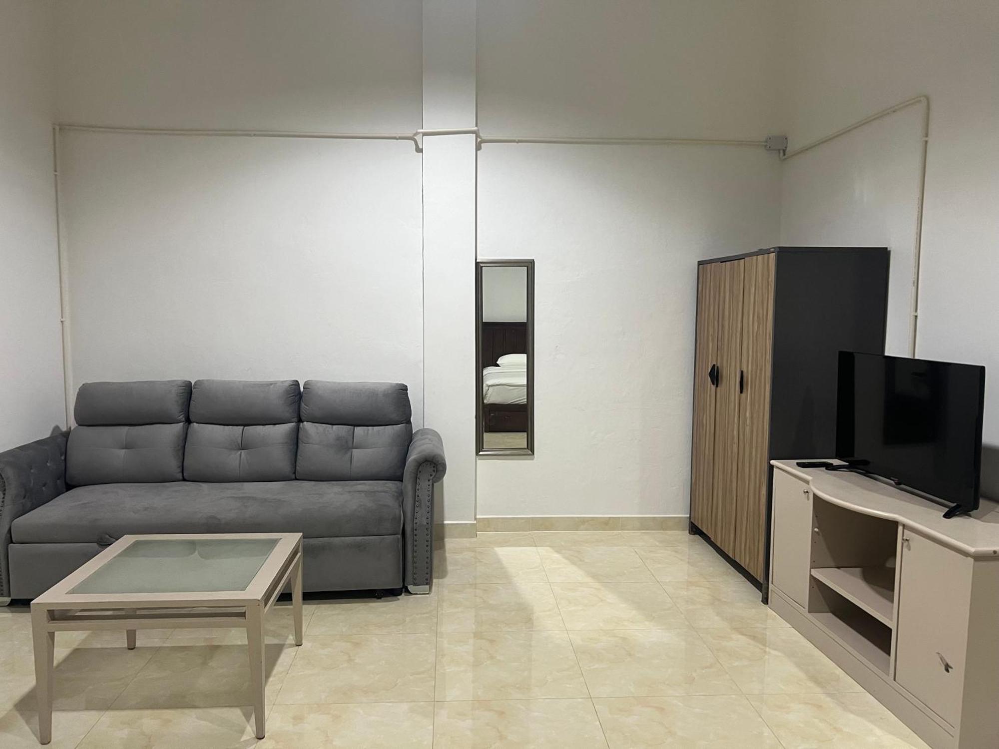Mall Suites Hotel Банкок Екстериор снимка