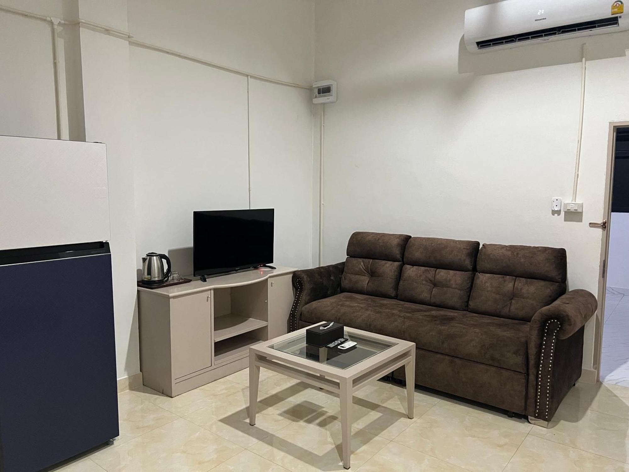 Mall Suites Hotel Банкок Екстериор снимка