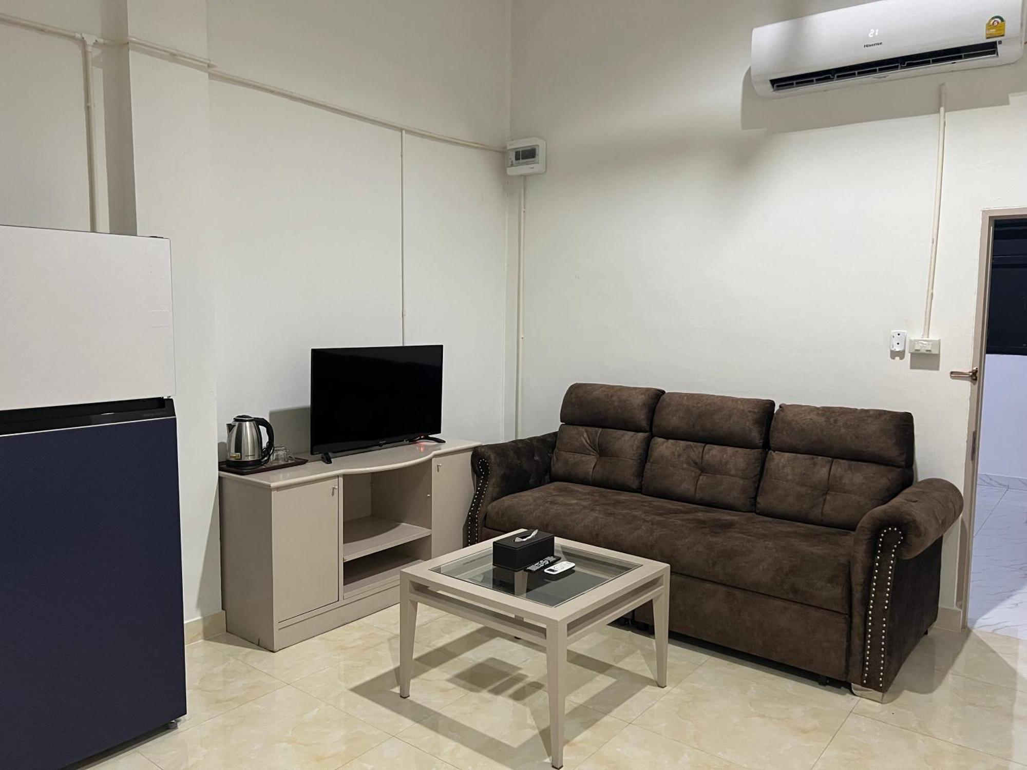 Mall Suites Hotel Банкок Екстериор снимка